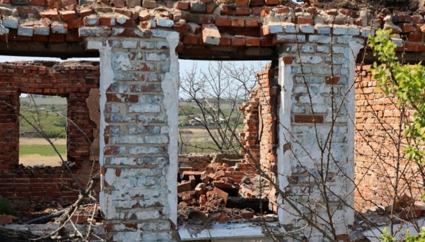 Пошкоджене підприємство в Нікопольському районі після атак безпілотників, артилерії та авіаційних бомб 16 липня.