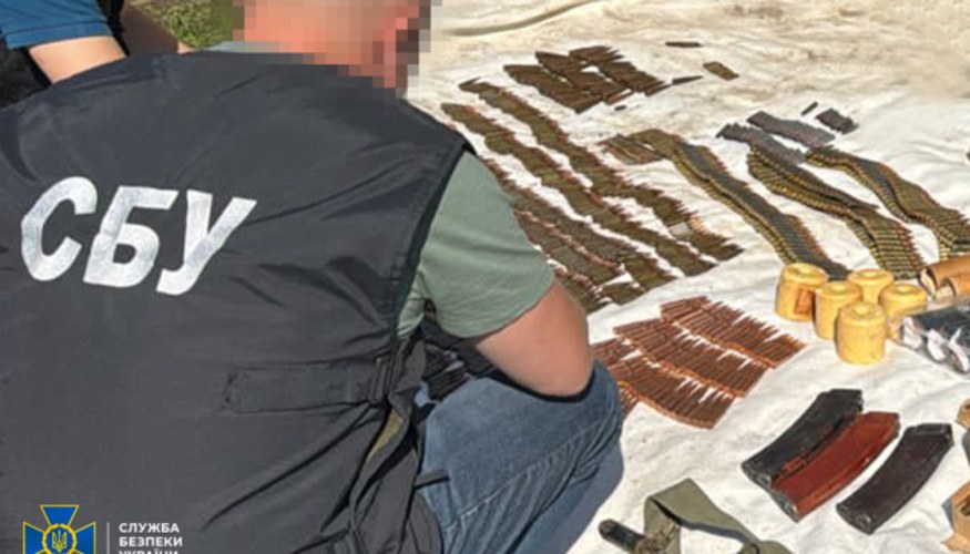 Вилучені боєприпаси та вибухівка під час спецоперації СБУ, ДБР і Нацполіції