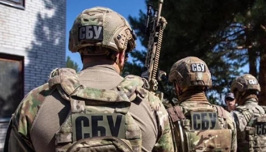 Затримання двох російських агентів та вилучені компоненти для виготовлення вибухівки