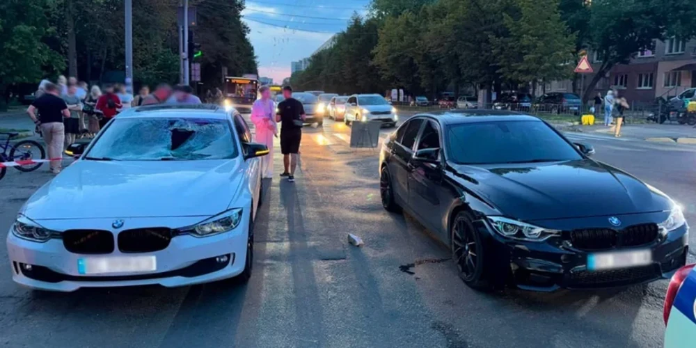 Місце ДТП у Львові, де два автомобілі BMW збили батька з донькою на пішохідному переході