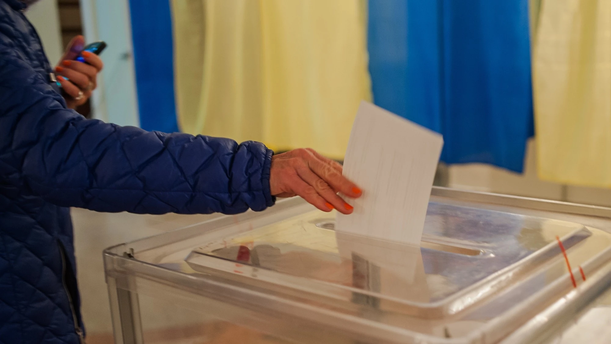 Ілюстративне фото засідання/урядової тематики на тему виборів під час війни (Depositphotos)