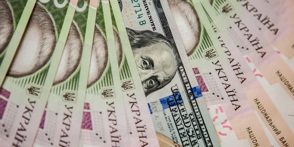 Офіційний курс гривні 24 вересня: долар додав у ціні, євро та злотий подешевшали