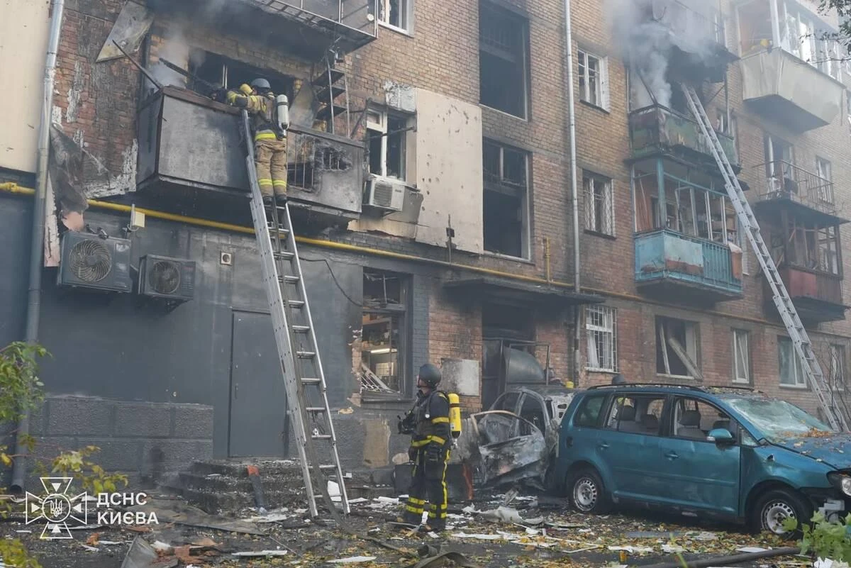 Наслідки ударів реактивних дронів по Києву, фото ДСНС