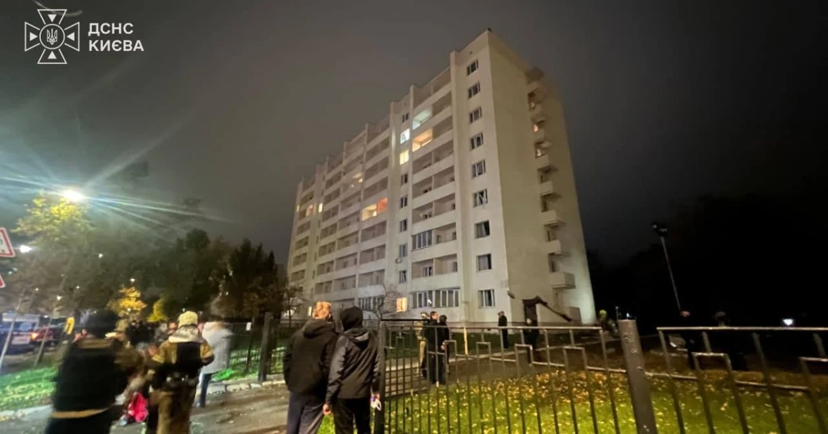 Пошкодження будівель та інфраструктури після російських атак у Києві та Дніпропетровській області
